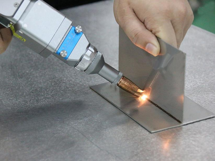 1500W激光焊接机(图1) 1500W激光焊接机(图1)